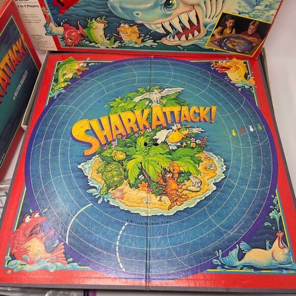 SHARK ATTACK TIBURON SPANISH BOARD GAME MILTON BRADLEY 1988 COMPLETE WORKS RARE - Picture 3 of 9